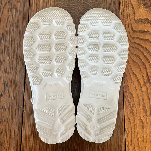 Hunter Bloom White Foam Sandals with Logo Accent: Size Women's 10 - Picture 6 of 7
